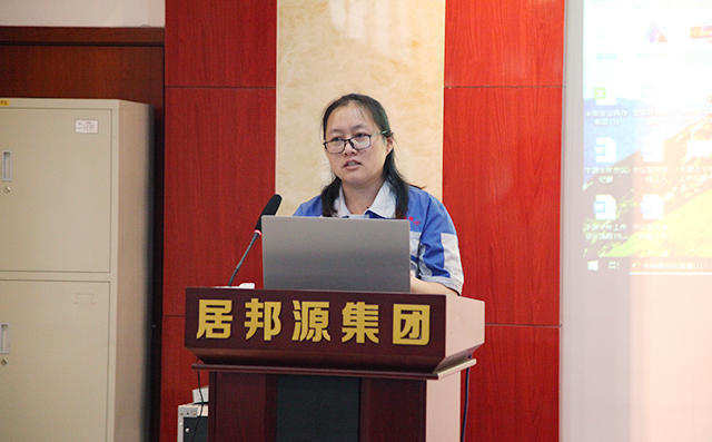 貨運(yùn)內(nèi)勤代表孟德林對公司工作體系以及貨運(yùn)部門的工作進(jìn)行匯報(bào)。