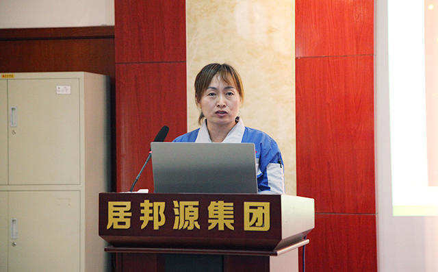 人資部部長雷廣妮對公司積分制工作匯報(bào)。